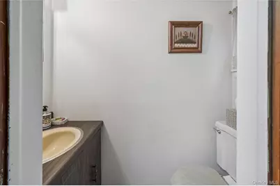 952 Roxbury Drive, Westbury, NY 11590 - Photo 26