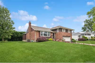 952 Roxbury Drive, Westbury, NY 11590 - Photo 2