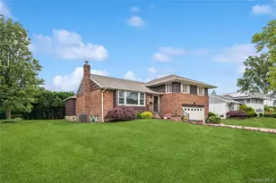 952 Roxbury Dr, Westbury, NY 11590 - Photo 2