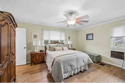 952 Roxbury Drive, Westbury, NY 11590 - Photo 32