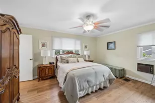 952 Roxbury Dr, Westbury, NY 11590 - Photo 32