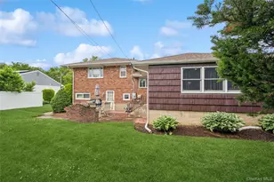 952 Roxbury Dr, Westbury, NY 11590 - Photo 34
