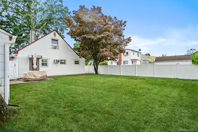 633 Robin Court, West Hempstead, NY 11552 - Photo 22