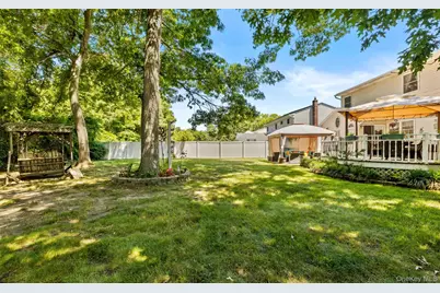 1288 Boston Avenue, Bay Shore, NY 11706 - Photo 30