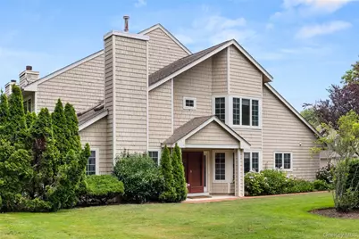 34 Cedar Ridge Lane, Bay Shore, NY 11706 - Photo 2