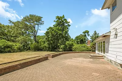 1103 Carlls Straight Path, Dix Hills, NY 11746 - Photo 10