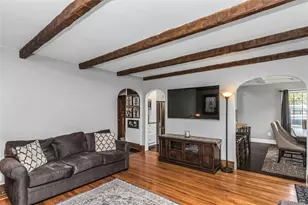 20 Voorhees Pl, Malverne, NY 11565 - Photo 8