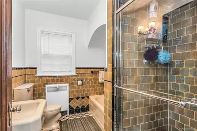 20 Voorhees Place, Malverne, NY 11565 - Photo 18