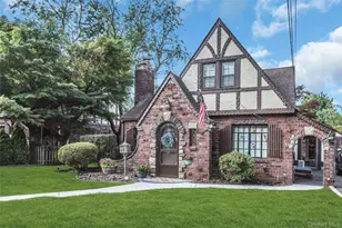 20 Voorhees Pl, Malverne, NY 11565 - Photo 2