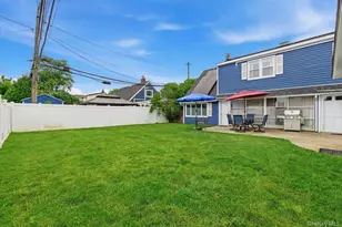 7 Disc Ln, Wantagh, NY 11793 - Photo 32