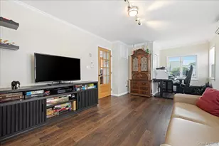 7 Disc Ln, Wantagh, NY 11793 - Photo 18