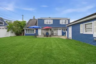 7 Disc Ln, Wantagh, NY 11793 - Photo 4