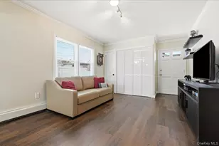 7 Disc Ln, Wantagh, NY 11793 - Photo 16