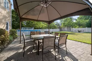 17 Nottingham Dr, Wheatley Heights, NY 11798 - Photo 28
