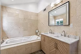 5 Willets Dr, Syosset, NY 11791 - Photo 12