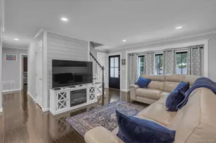 31 Apple Ln, Commack, NY 11725 - Photo 2