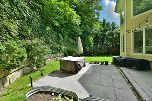 245 Harbor Hill Rd, Roslyn, NY 11576 - Photo 32