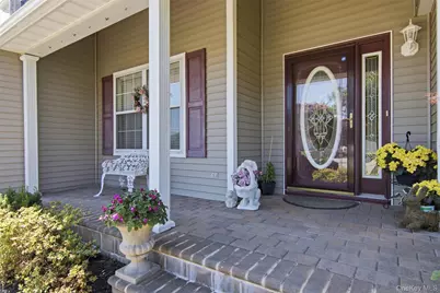 15 Scenicview Crescent, Manorville, NY 11949 - Photo 4