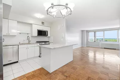 70-25 Yellowstone Boulevard #15P, Forest Hills, NY 11375 - Photo 4