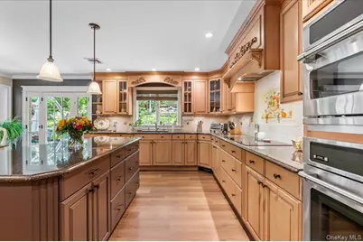 10 Serene Court, Dix Hills, NY 11746 - Photo 14