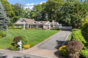 10 Serene Ct, Dix Hills, NY 11746 - Photo 2