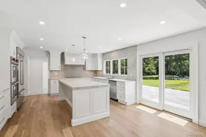 19 Woodvale Drive, Syosset, NY 11791 - Photo 14