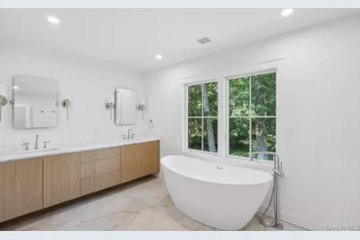 19 Woodvale Drive, Syosset, NY 11791 - Photo 28