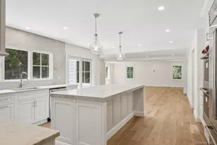 19 Woodvale Dr, Syosset, NY 11791 - Photo 18