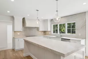 19 Woodvale Dr, Syosset, NY 11791 - Photo 16