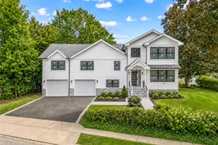 2 Circle Dr, Syosset, NY 11791 - Photo 2