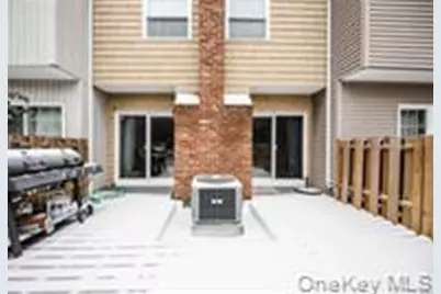 29 Woodlake E Drive, Woodbury, NY 11797 - Photo 18