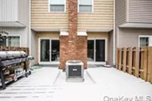 29 Woodlake E Dr, Woodbury, NY 11797 - Photo 18