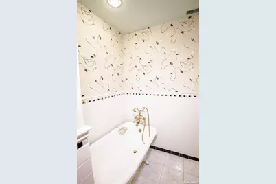 29 Woodlake E Drive, Woodbury, NY 11797 - Photo 14