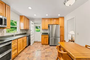 644 Sharon Ln, Yorktown Heights, NY 10598 - Photo 4