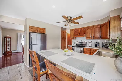36 Sunrise Lane, Levittown, NY 11756 - Photo 8