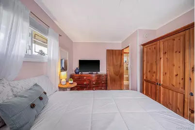 36 Sunrise Lane, Levittown, NY 11756 - Photo 18
