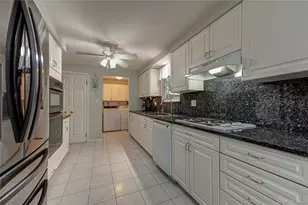 23 Hurtin Blvd, Smithtown, NY 11787 - Photo 10