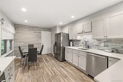 8 Victoria Drive #8, Amityville, NY 11701 - Photo 12