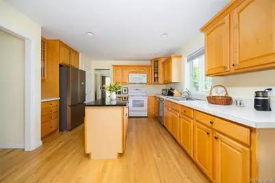 31 Hartstone Drive, Poughkeepsie, NY 12603 - Photo 14