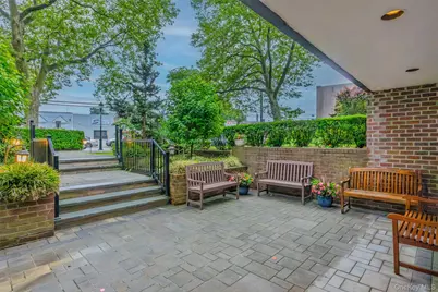 16 Main Street #3V, East Rockaway, NY 11518 - Photo 4