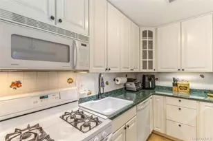 48 Pointe Cir S, Coram, NY 11727 - Photo 14