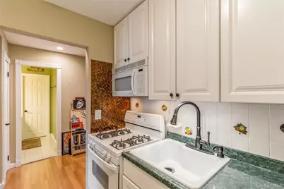 48 Pointe Cir S, Coram, NY 11727 - Photo 16
