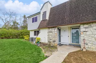 48 Pointe Cir S, Coram, NY 11727 - Photo 2
