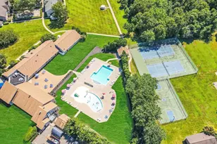 48 Pointe Cir S, Coram, NY 11727 - Photo 34