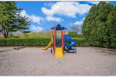 48 Pointe Cir S, Coram, NY 11727 - Photo 24
