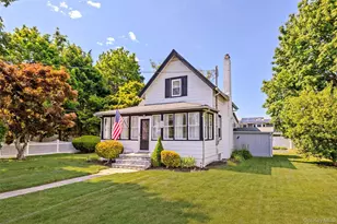259 Woodlawn Ave, Saint James, NY 11780 - Photo 2