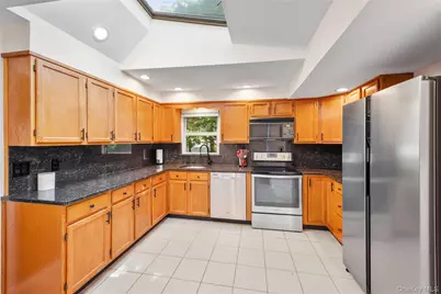 259 Woodlawn Avenue, Saint James, NY 11780 - Photo 12