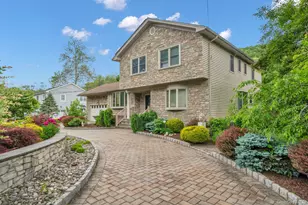 8 Pinehurst Dr, Purchase, NY 10577 - Photo 2