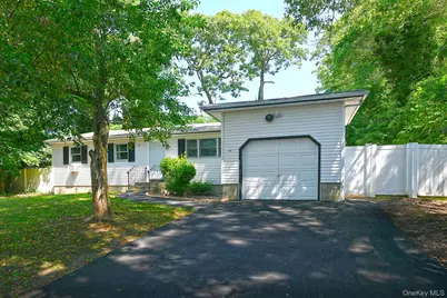 195 Mohawk Street, Ronkonkoma, NY 11779 - Photo 2