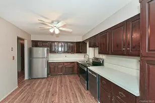 195 Mohawk St, Ronkonkoma, NY 11779 - Photo 6